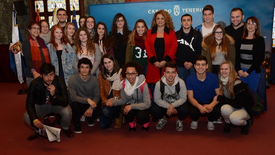 Imagen de El Cabildo recibe a un grupo de estudiantes del IES de Tegueste
