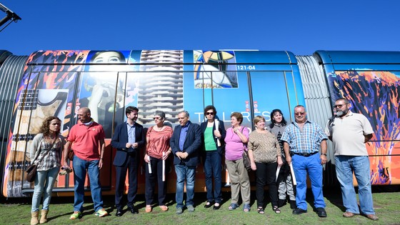 Imagen de El tranvía promociona la XXXI Feria de Artesanía de Canarias, que se celebra del 3 al 6 de diciembre