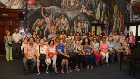 Imagen de El Cabildo promueve un taller entre medio centenar de mayores sobre la figura del pintor canario José Aguiar