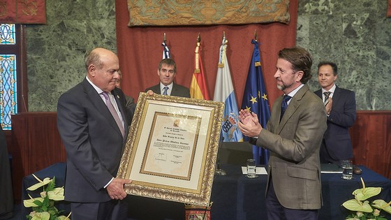Imagen de El Cabildo entrega el título de Hijo Ilustre de la Isla de Tenerife a Pedro Molina