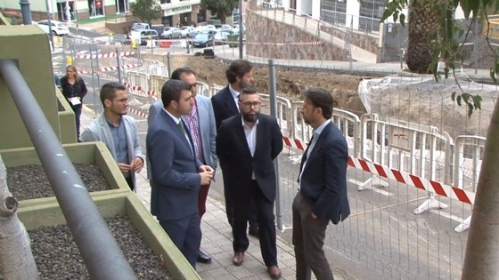 Imagen de El Cabildo y el Ayuntamiento de Los Realejos revisan la obra hidráulica en la Avenida Islas Canarias