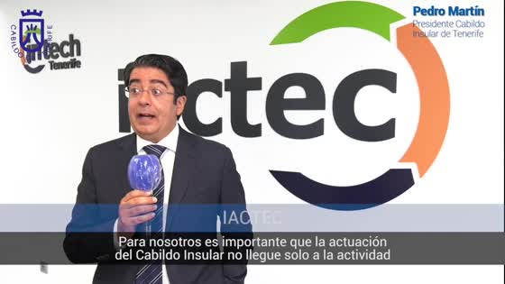 Imagen de El ministro Pedro Duque visita las instalaciones de IACTEC
