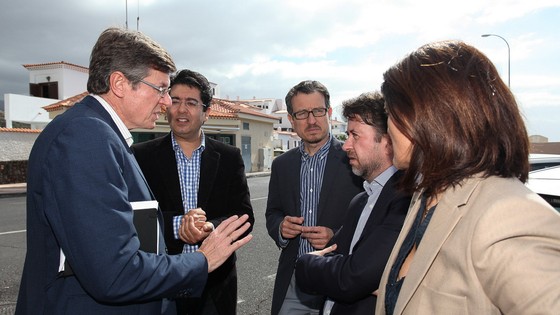 Imagen de Cabildo y Ayuntamiento invierten un millón de euros en la  mejora de la zona de Varadero de Guía de Isora